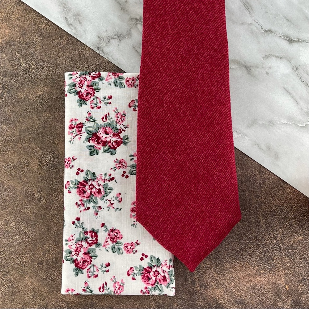 Men’s Apple Red Slim Velour Necktie & White Vintage Floral Pocket Square Set